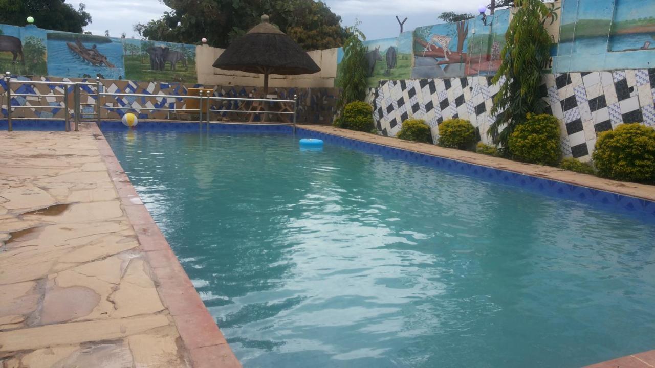 Dubai Resort Hotel Adjumani Buitenkant foto